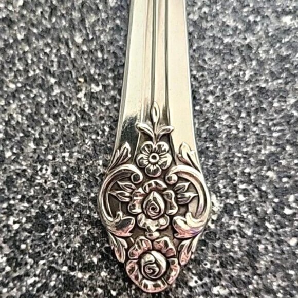 1881 Rogers Oneida 1948 Plantation Silver Plate Serving Spoon - Picture 4 of 5